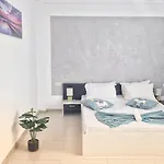 Ariana Luxury -